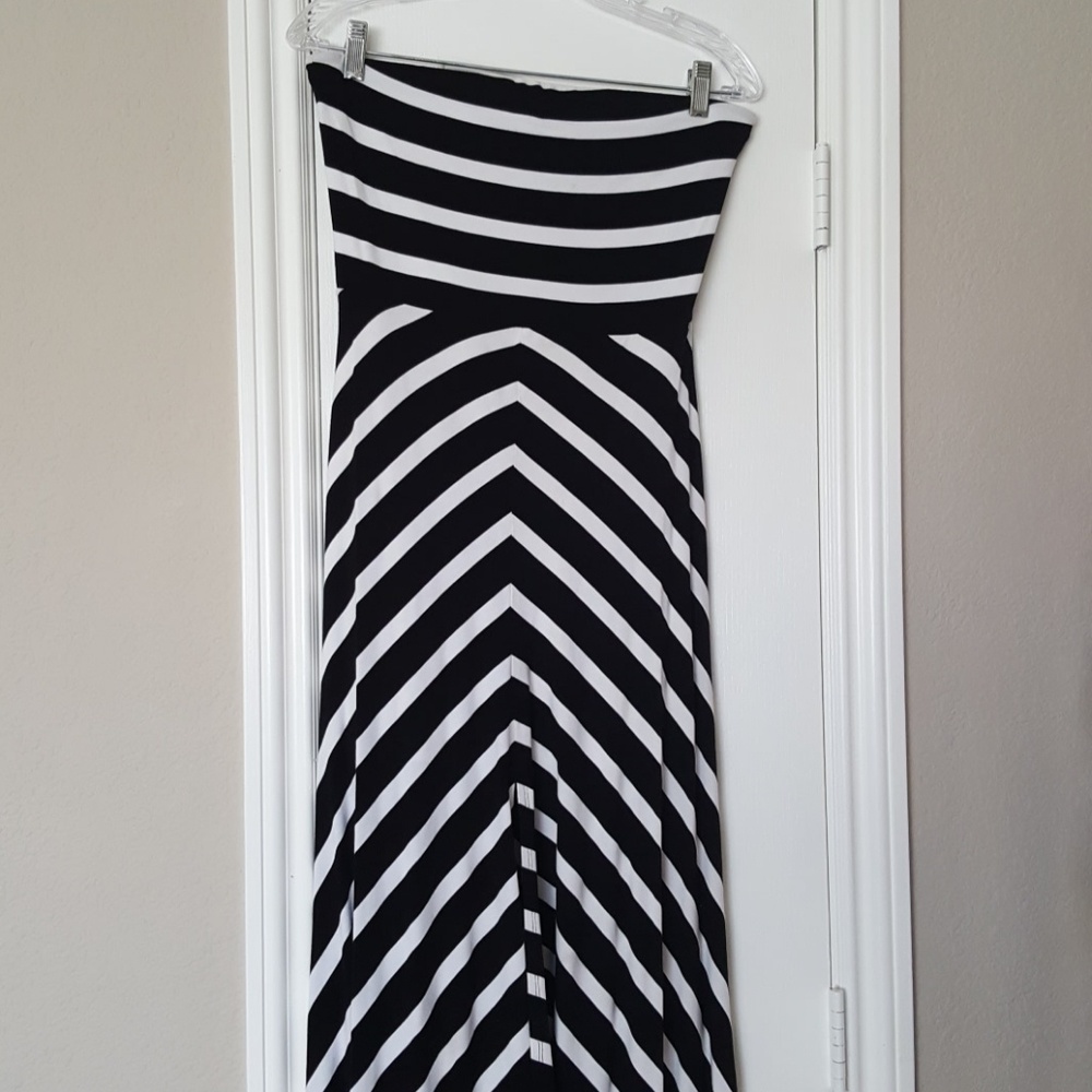 Strapless hi-low maxi dress with front slit